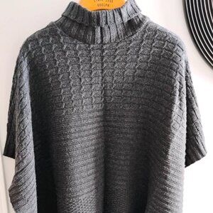 H & M Divided Cable Knit Poncho Like New
